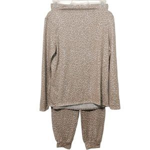 Women’s Lounge Set leopard top (Sz Large) and pants (Sz Med)